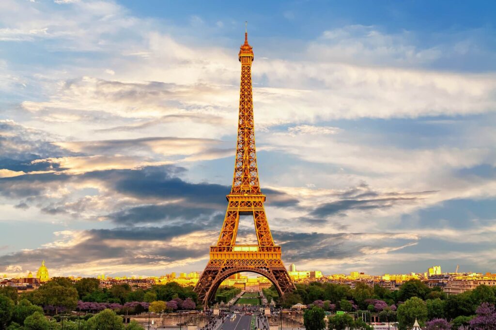 Worlds-10-Most-Instagrammed-Travel-Destinations-Eiffel-Tower